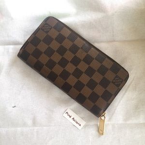 ❌Sold❌ LV Damier Zippy Wallet